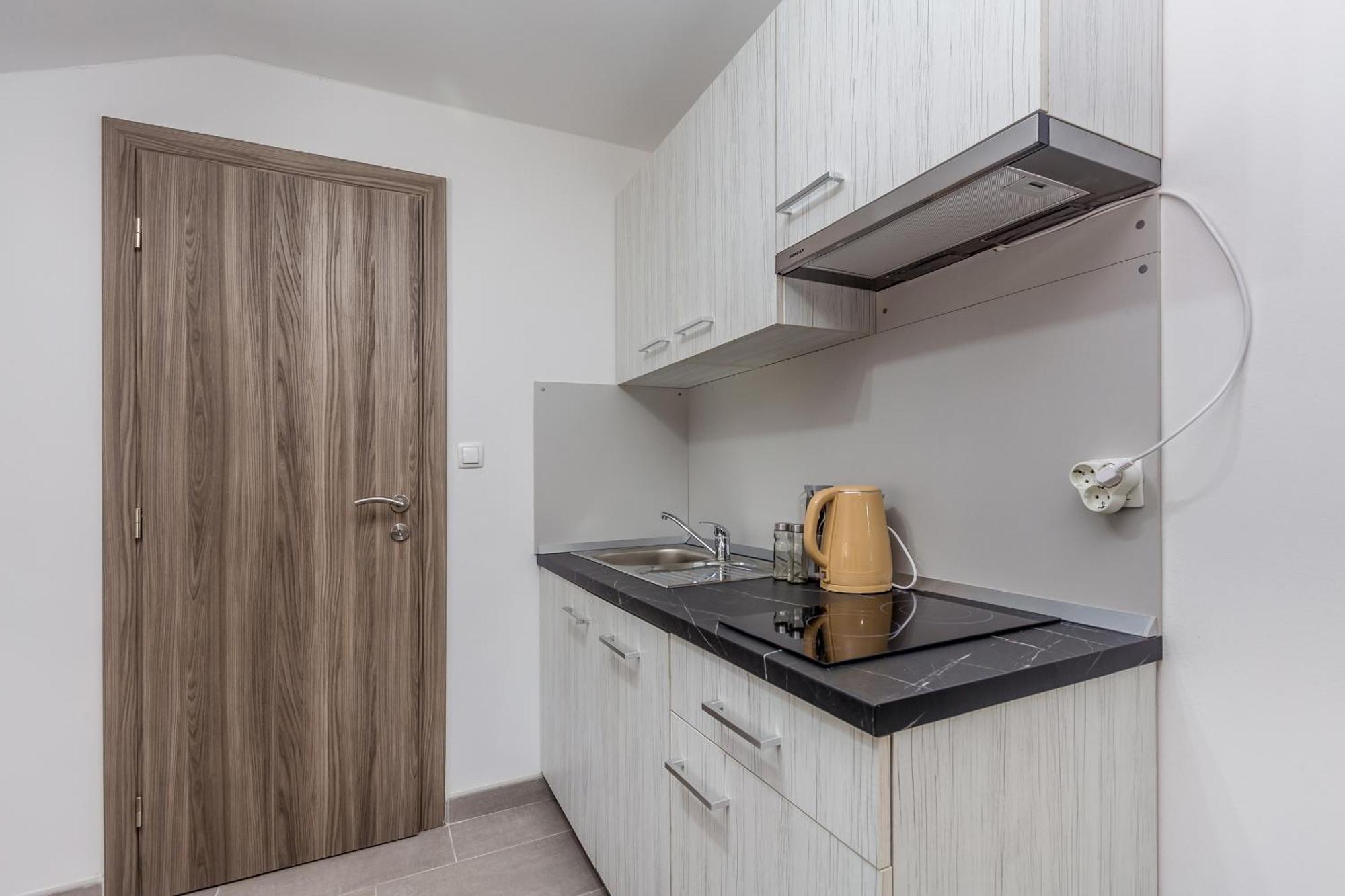 Apartmani Tena Njivice Exterior foto