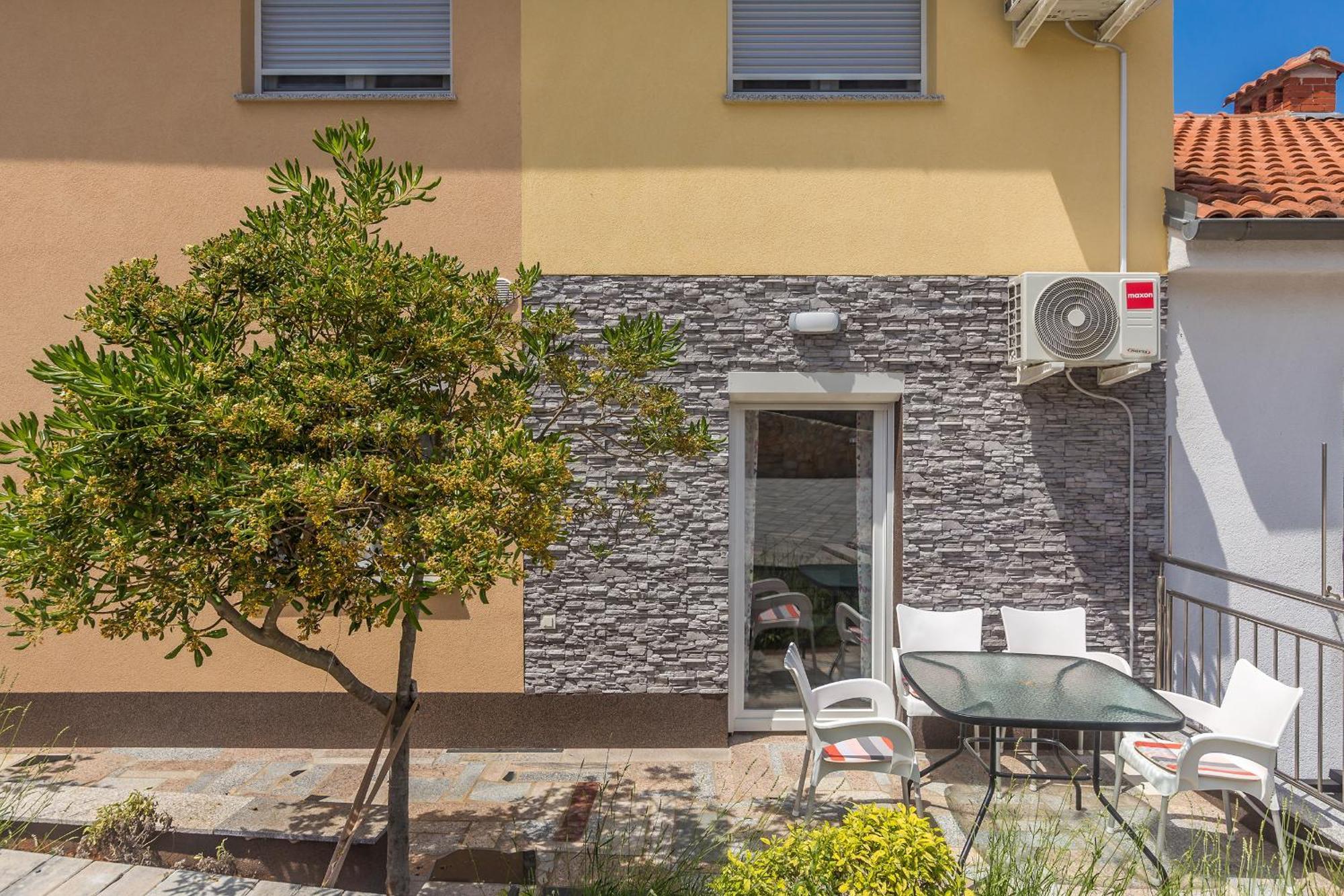 Apartmani Tena Njivice Exterior foto