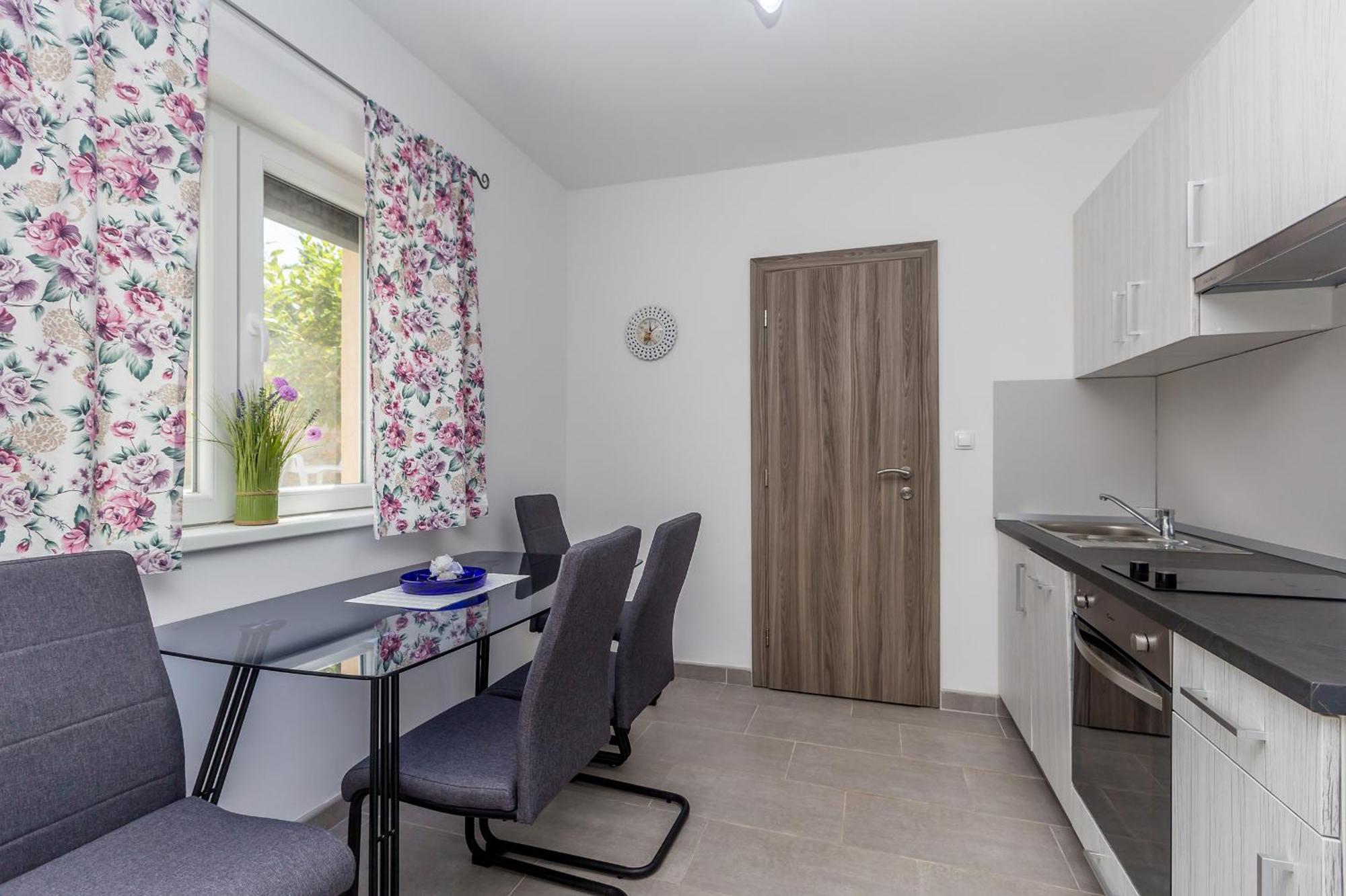 Apartmani Tena Njivice Exterior foto