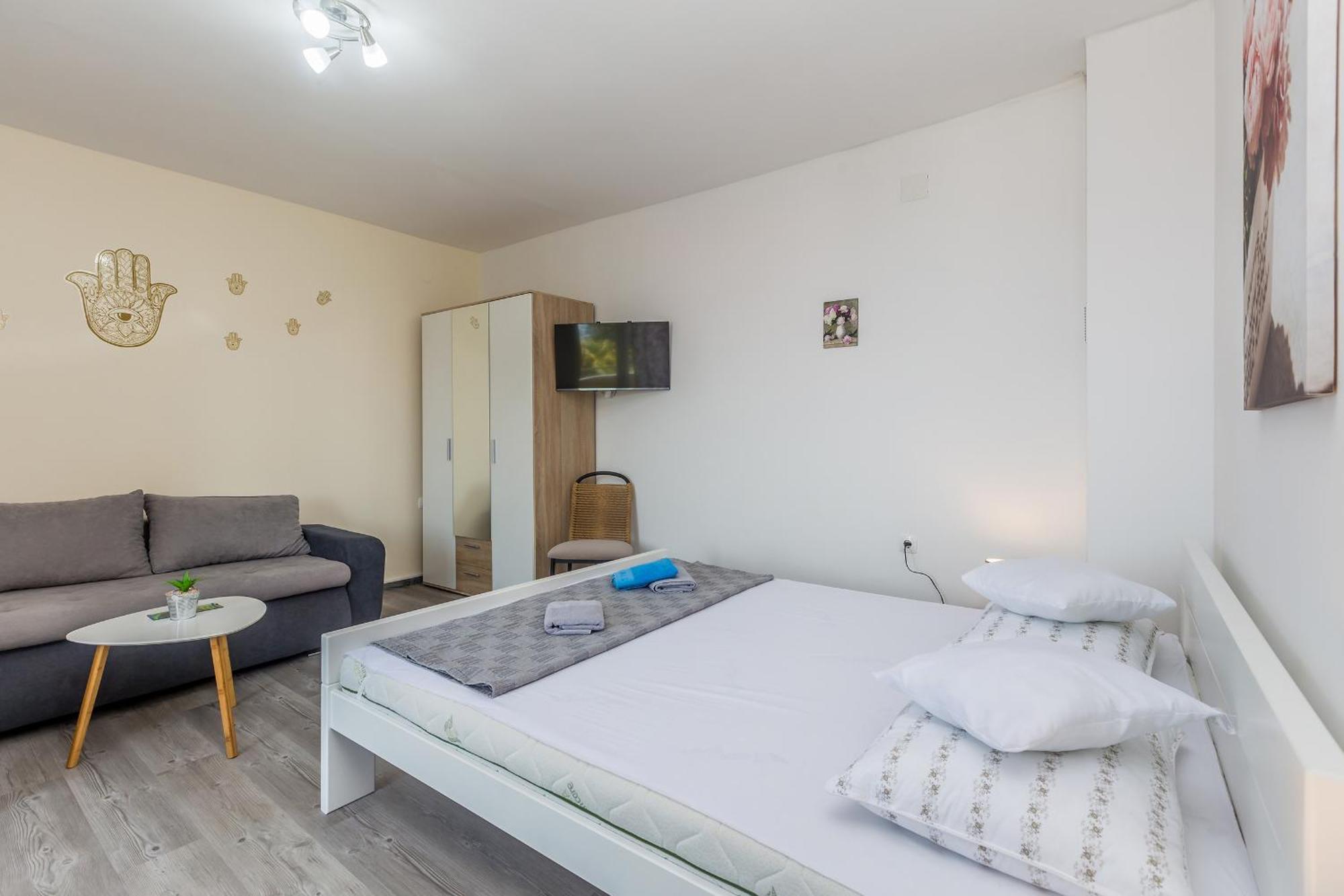 Apartmani Tena Njivice Exterior foto