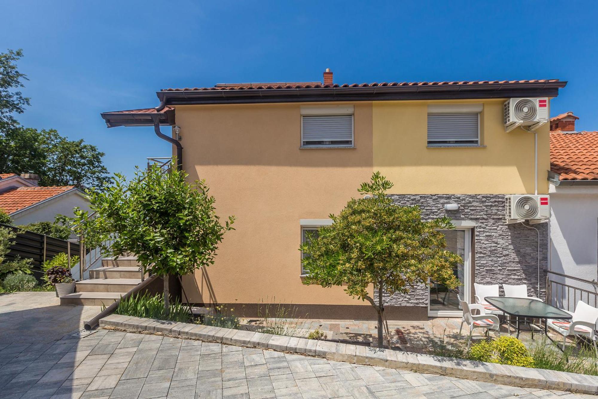 Apartmani Tena Njivice Exterior foto
