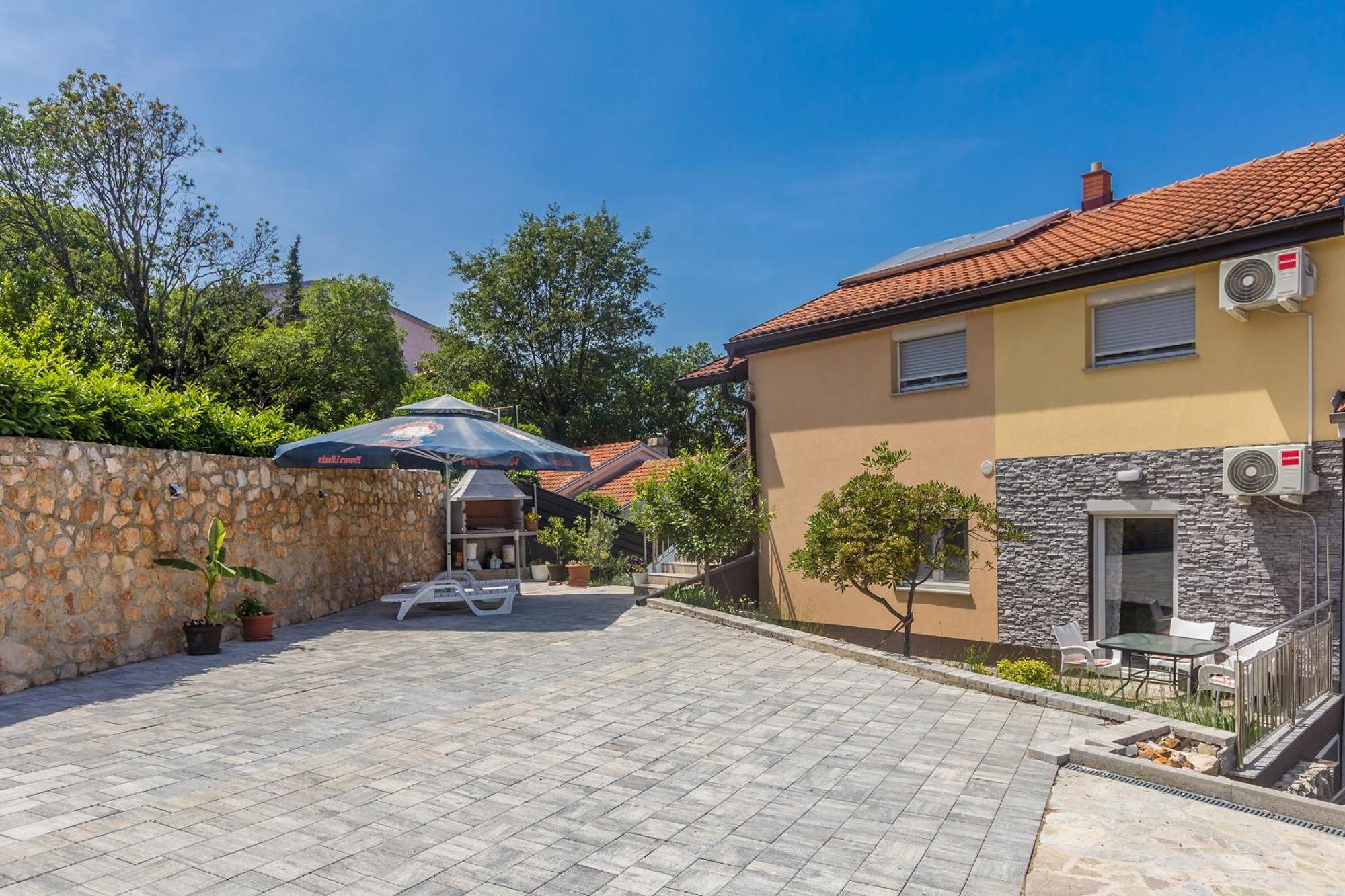 Apartmani Tena Njivice Exterior foto